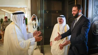 أمير الكويت وأحمد الشرع يتناولان طرق تعزيز العلاقات الثنائية ودعمها أمير الكويت وأحمد الشرع يتناولان طرق تعزيز العلاقات الثنائية ودعمها
