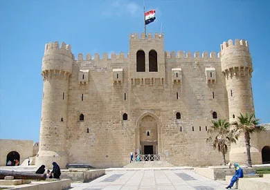 إقبال واسع على شواطئ ومعالم الإسكندرية في ثالث أيام عيد الأضحى