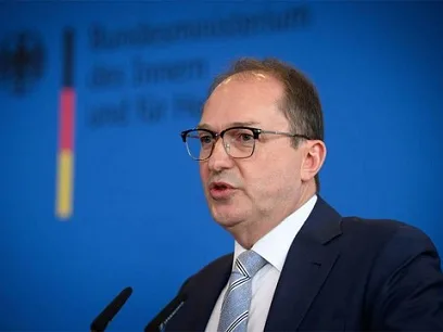 وزير الداخلية الألماني يطالب بتعزيز استخدام الذكاء الاصطناعي في تعزيز الأمن القومي وزير الداخلية الألماني يطالب بتعزيز استخدام الذكاء الاصطناعي في تعزيز الأمن القومي
