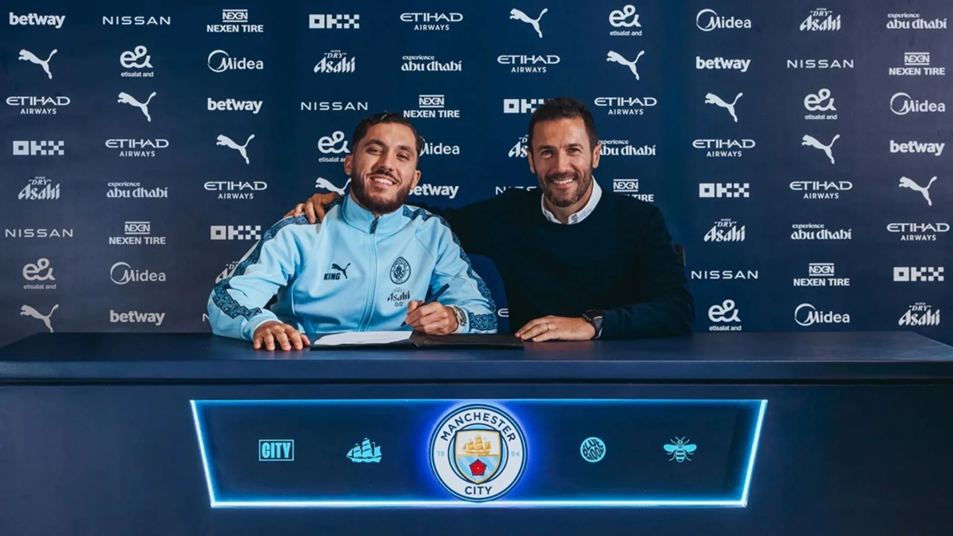 مانشستر سيتي يكشف عن تعاقده الثالث خلال فترة الانتقالات الصيفية مانشستر سيتي يكشف عن تعاقده الثالث خلال فترة الانتقالات الصيفية