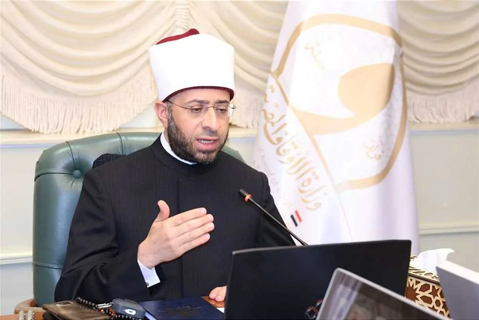 rewrite this title in other words: وزير الاوقاف: المتابعة الدورية وتذليل المعوقات واتباع سياسة الثواب والعقاب أولويات العمل.. صور rewrite this title in other words: وزير الاوقاف: المتابعة الدورية وتذليل المعوقات واتباع سياسة الثواب والعقاب أولويات العمل.. صور