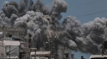 الإغاثة الطبية في غزة: القصف المستمر للاحتلال يستهدف مدنًا بأكملها على مدار الساعة