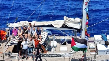 ثمانية من نشطاء السفينة مادلين يرفضون التوقيع على وثائق الترحيل