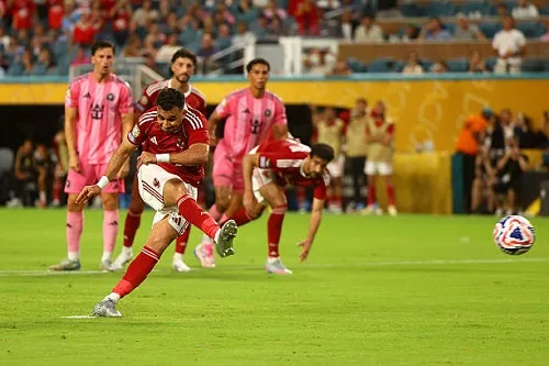 أبو علي: أنا الأفضل في تسديد ركلات الجزاء… ولا أتحمل مسؤولية ما حدث لتريزيجيه. أبو علي: أنا الأفضل في تسديد ركلات الجزاء… ولا أتحمل مسؤولية ما حدث لتريزيجيه.