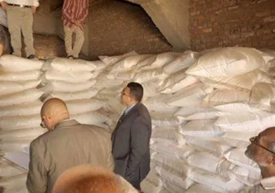ضبط 30 شيكارة من الأسمدة المدعمة و400 كرتونة شمع غير محددة المصدر خلال حملة شاملة في البحيرة