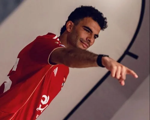 زيزو: ريبيرو غيّر خطة الأهلي بالنسبة لي.. وأحلامي تتجه نحو الفوز بألقاب لم أنلها مع الزمالك زيزو: ريبيرو غيّر خطة الأهلي بالنسبة لي.. وأحلامي تتجه نحو الفوز بألقاب لم أنلها مع الزمالك