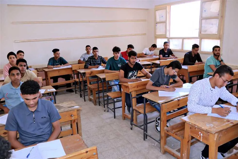 آراء متباينة لأمهات مصر حول امتحانات الشهادة الإعدادية 2025 في يومها الرابع آراء متباينة لأمهات مصر حول امتحانات الشهادة الإعدادية 2025 في يومها الرابع