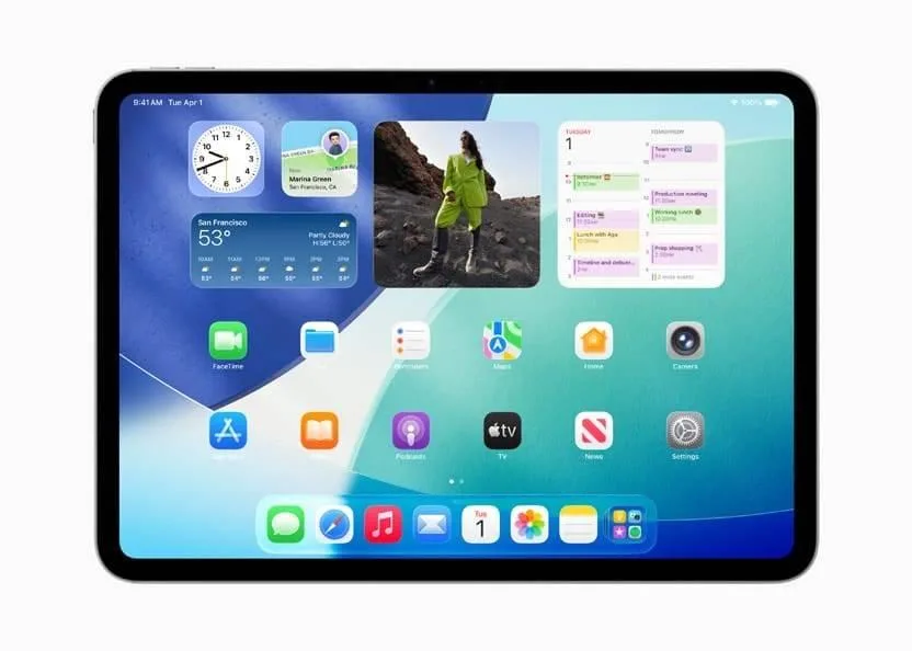 أبل تقدم Apple Intelligence.. هل سيصبح الآيفون أذكى من ChatGPT؟ أبل تقدم Apple Intelligence.. هل سيصبح الآيفون أذكى من ChatGPT؟