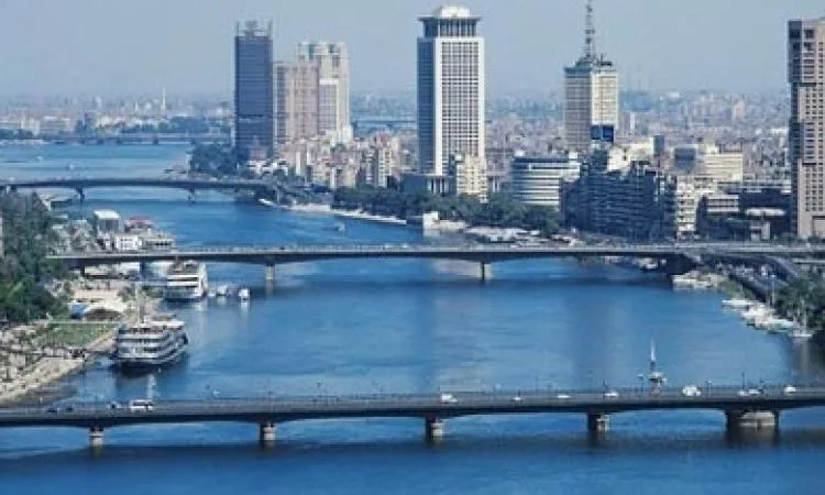 أجواء اليوم حارة خلال النهار ومعتدلة في الليل، والحرارة القصوى في القاهرة تصل إلى 37 درجة. أجواء اليوم حارة خلال النهار ومعتدلة في الليل، والحرارة القصوى في القاهرة تصل إلى 37 درجة.