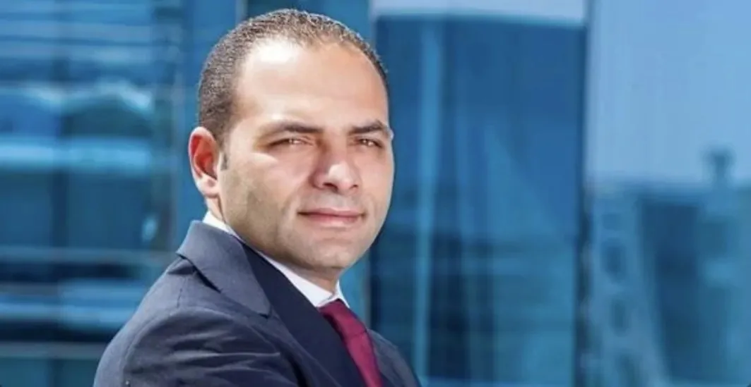 أحمد أبو السعد، المرشح لمجلس إدارة البورصة، يعلن عن برنامجه الانتخابي ويشدد: صوتوا لي لاستكمال مسيرة التطوير. أحمد أبو السعد، المرشح لمجلس إدارة البورصة، يعلن عن برنامجه الانتخابي ويشدد: صوتوا لي لاستكمال مسيرة التطوير.
