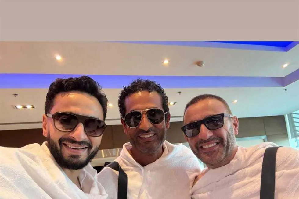 أحمد السقا يُجهز لأداء مناسك الحج في السعودية مع عمرو سعد وحمادة هلال (صورة)