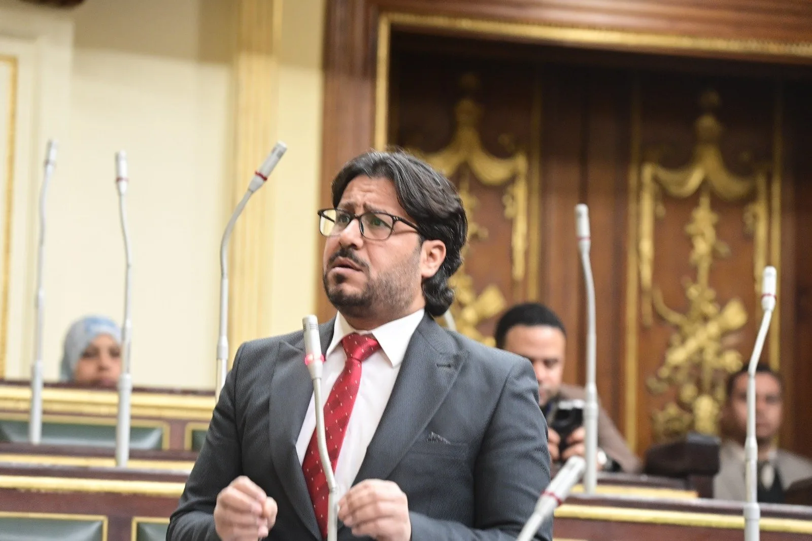 أحمد بلال: كل طفل يولد في هذا الوطن يحمل على عاتقه مسؤوليات خدمة الدين قبل أن يقول “وطن”. أحمد بلال: كل طفل يولد في هذا الوطن يحمل على عاتقه مسؤوليات خدمة الدين قبل أن يقول “وطن”.