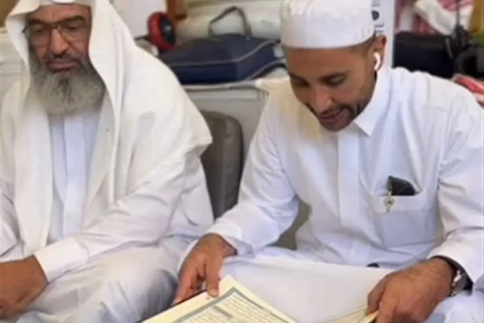 أحمد سعد يتلو آيات القرآن في المسجد النبوي: «تعليم القرآن تجربة مغايرة»