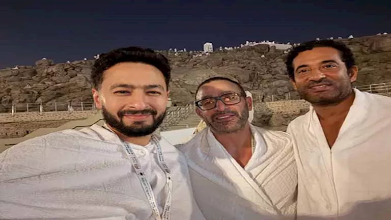 أخواتي وأعزائي.. حمادة هلال يشارك صورًا مع السقا وسعد أثناء الأداء أخواتي وأعزائي.. حمادة هلال يشارك صورًا مع السقا وسعد أثناء الأداء