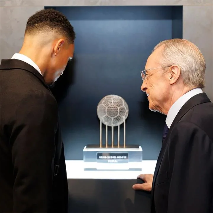أرنولد يثني على ريال مدريد ويشرح سبب تعديل اسمه على تي شيرت الفريق أرنولد يثني على ريال مدريد ويشرح سبب تعديل اسمه على تي شيرت الفريق