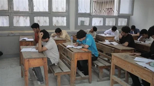 “أسئلة واضحة وأجواء مريحة”.. طلاب الدقهلية: امتحان اللغة الإنجليزية كان سهلاً
