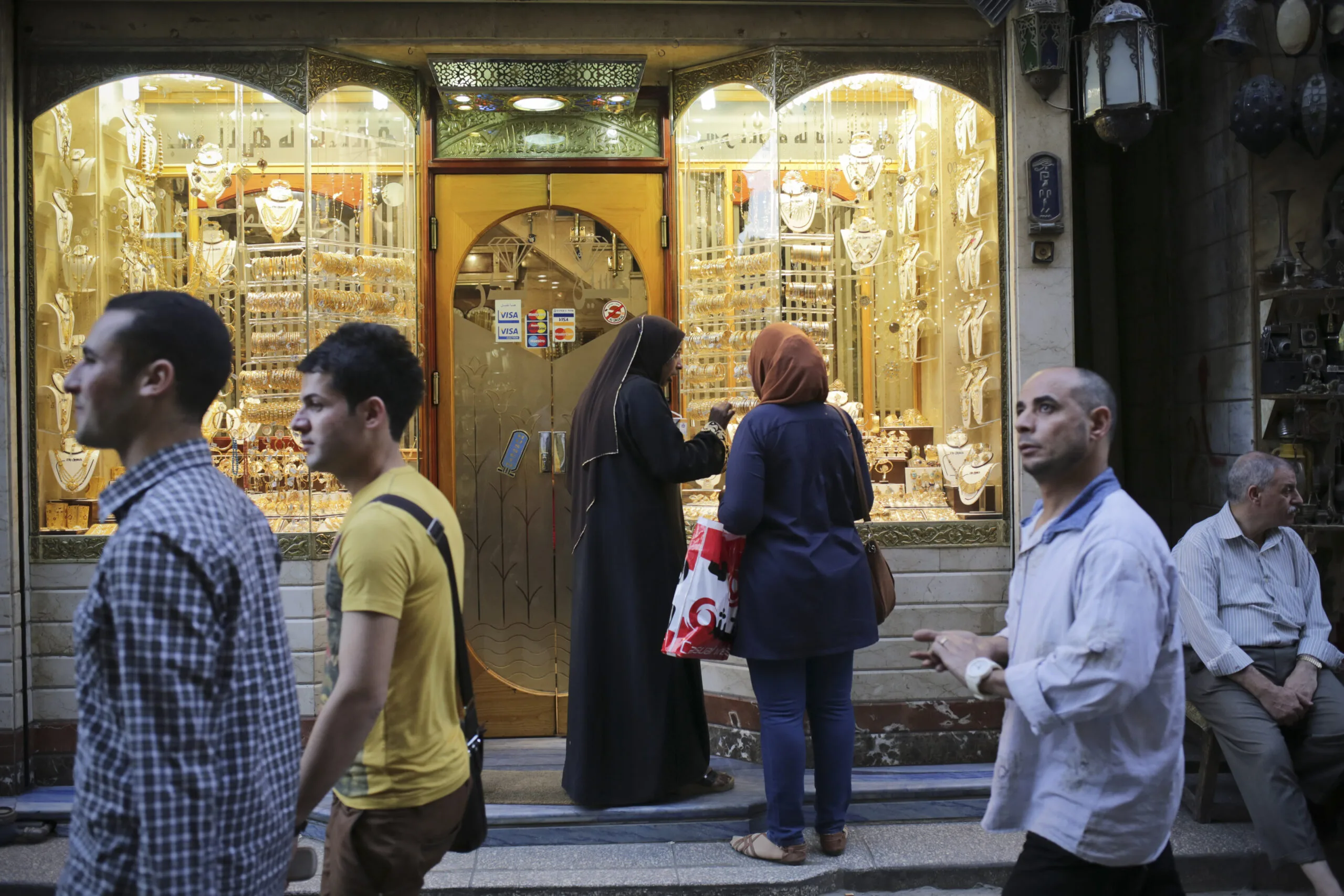أسعار الذهب في مصر ترتفع بمقدار 250 جنيهًا خلال أسبوع. أسعار الذهب في مصر ترتفع بمقدار 250 جنيهًا خلال أسبوع.