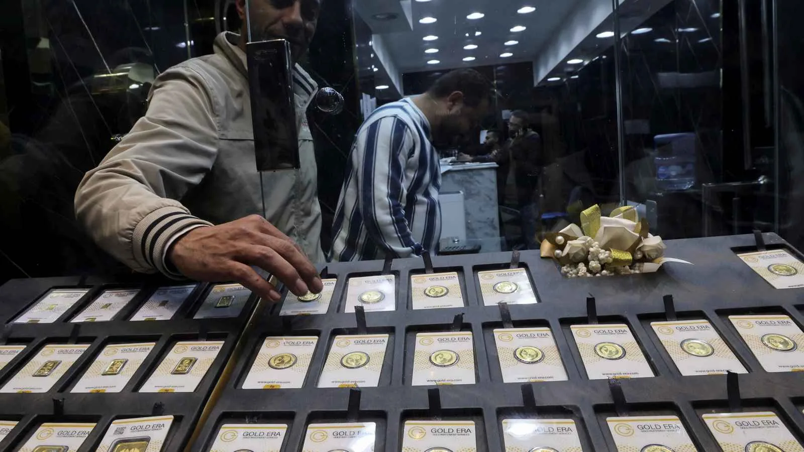 أسعار الذهب في مصر تواصل الارتفاع اليوم.. و«عيار 21» يصل إلى 4865 جنيهاً أسعار الذهب في مصر تواصل الارتفاع اليوم.. و«عيار 21» يصل إلى 4865 جنيهاً
