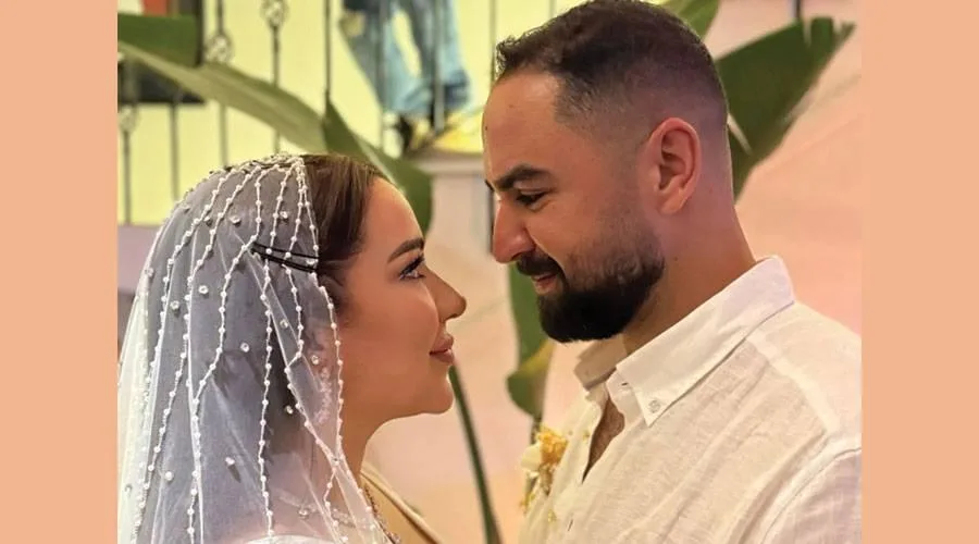 أسما شريف منير تثير دهشة الجمهور بزفافها الثالث.. من هو زوجها الجديد أحمد شامل؟ أسما شريف منير تثير دهشة الجمهور بزفافها الثالث.. من هو زوجها الجديد أحمد شامل؟