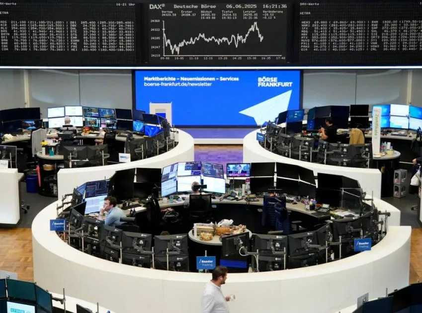 أسواق الأسهم الأوروبية تشهد استقرارًا قبل المفاوضات التجارية بين الولايات المتحدة والصين أسواق الأسهم الأوروبية تشهد استقرارًا قبل المفاوضات التجارية بين الولايات المتحدة والصين