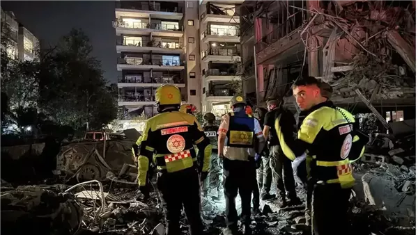 أصوات صفارات الإنذار تعلو في القدس وتل أبيب.. الاحتلال يُعلن استهداف منشآت حيوية في إيران أصوات صفارات الإنذار تعلو في القدس وتل أبيب.. الاحتلال يُعلن استهداف منشآت حيوية في إيران