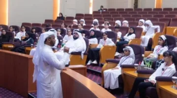 «أطفال الشارقة» تعزز الفهم البرلماني ومهارات الاتصال لدى الأطفال