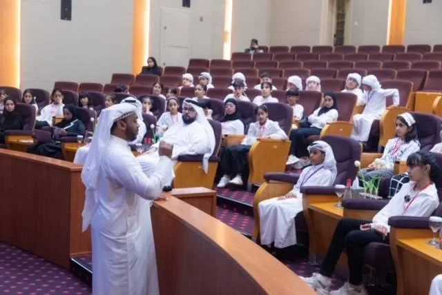«أطفال الشارقة» تعزز الفهم البرلماني ومهارات الاتصال لدى الأطفال