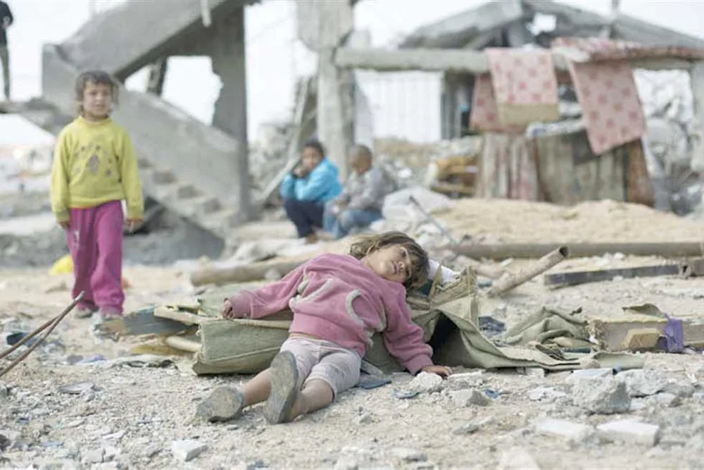 أطفال غزة: طموحات مدفونة تحت الأنقاض أطفال غزة: طموحات مدفونة تحت الأنقاض