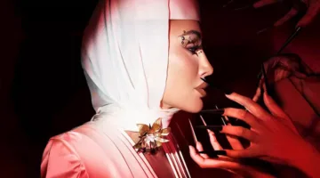 أظافر مطوّلة وحجاب.. ردود فعل الجمهور على إطلالة مايا دياب غير التقليدية