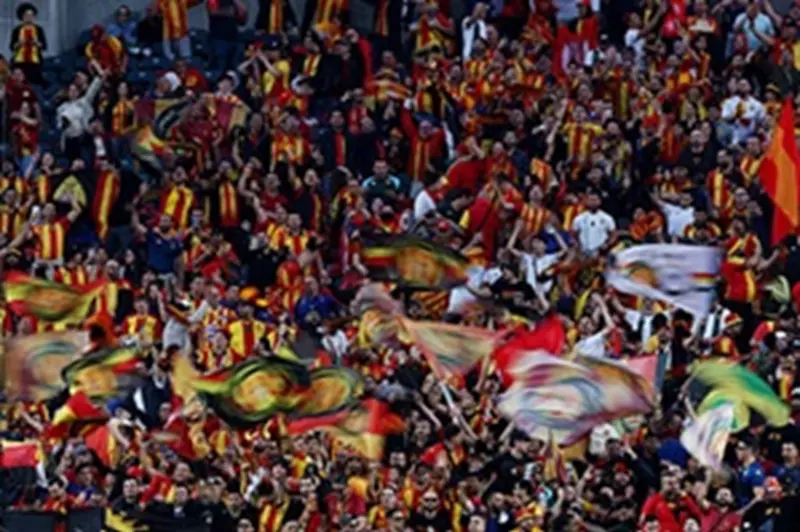 أعلام البرازيل وألوان الذهب والدم: أجواء ما قبل مباراة فلامنجو والترجي (صور)