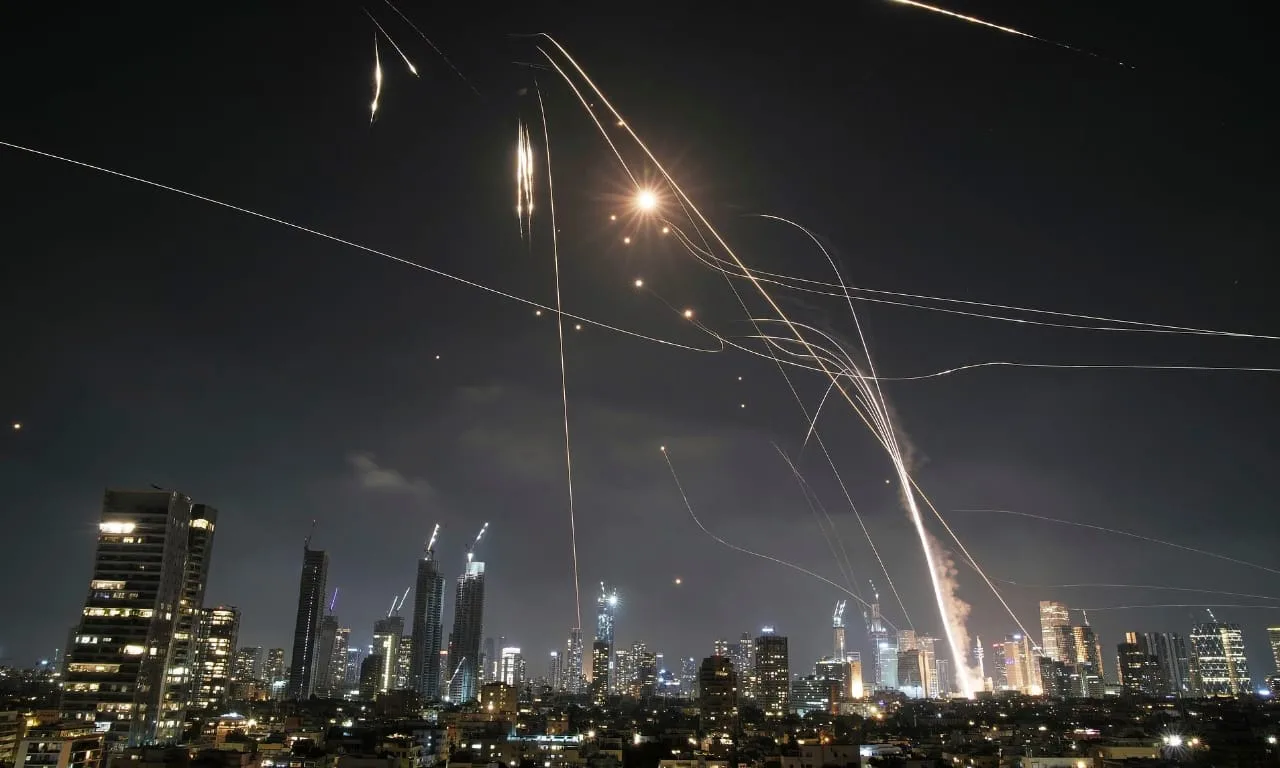 أكثر من 17 جريحاً نتيجة للقصف الإيراني على تل أبيب أكثر من 17 جريحاً نتيجة للقصف الإيراني على تل أبيب