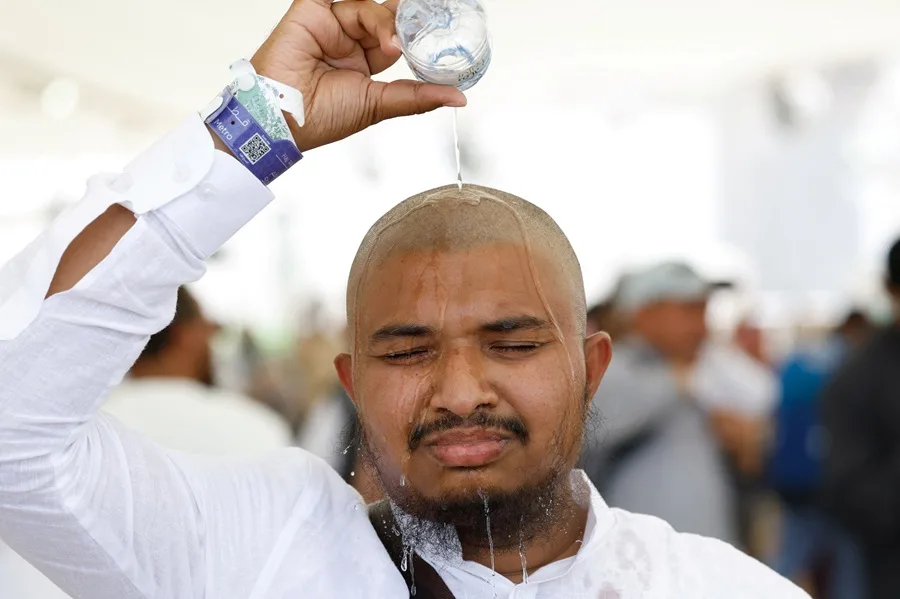 أكثر من مليون حاج يصلون إلى مكة في بداية مناسك الحج. أكثر من مليون حاج يصلون إلى مكة في بداية مناسك الحج.