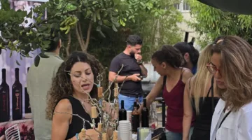 أمسية من النبيذ والضحك تحت نجوم بيروت