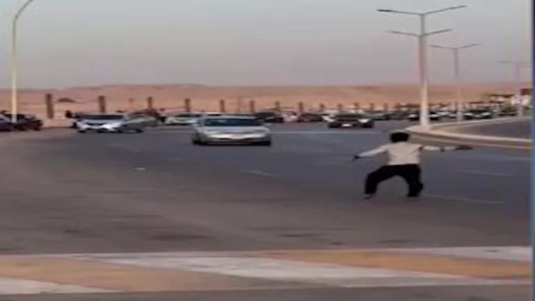 أمن القاهرة يكشف تفاصيل فيديو لطفل يلعب في وسط الطريق أمن القاهرة يكشف تفاصيل فيديو لطفل يلعب في وسط الطريق
