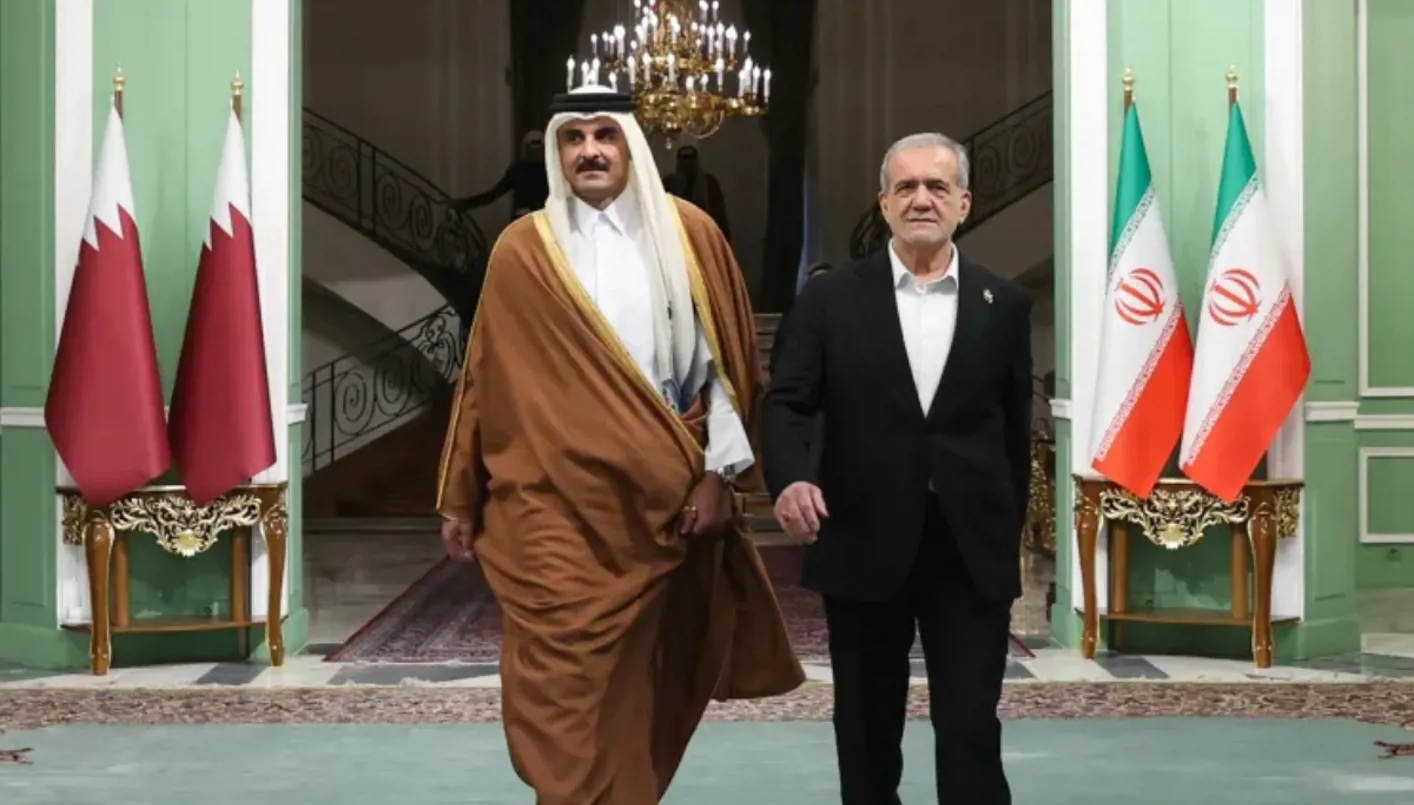 أمير قطر يؤكد في محادثة مع الرئيس الإيراني على أهمية تقليل التوترات. أمير قطر يؤكد في محادثة مع الرئيس الإيراني على أهمية تقليل التوترات.