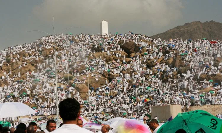 أمين الفتوى: الوقوف على عرفة يذكرنا بالمثول أمام الله يوم القيامة أمين الفتوى: الوقوف على عرفة يذكرنا بالمثول أمام الله يوم القيامة