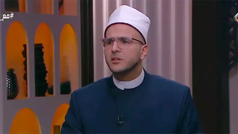 أمين الفتوى يشرح القاعدة الشرعية حول حلاقة النساء لشعر الرجال: هل هي مسموحة؟ أمين الفتوى يشرح القاعدة الشرعية حول حلاقة النساء لشعر الرجال: هل هي مسموحة؟