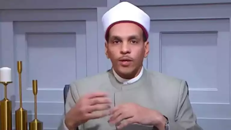 أمين الفتوى يشرح: لماذا نطوف حول الكعبة ونضع البيت على يسارنا أمين الفتوى يشرح: لماذا نطوف حول الكعبة ونضع البيت على يسارنا