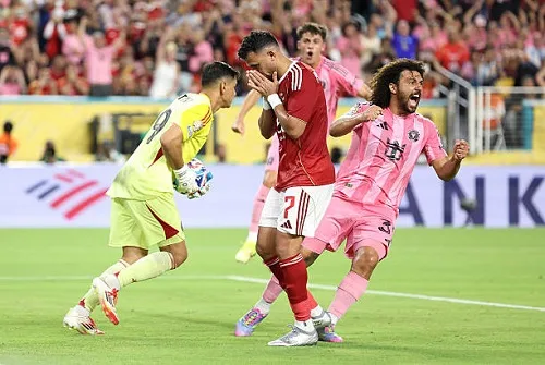 أوستاري يتحدث عن فوزه بلقب رجل المباراة ضد الأهلي: “النجاح يعود للفريق.. والثقة عنصر أساسي” أوستاري يتحدث عن فوزه بلقب رجل المباراة ضد الأهلي: “النجاح يعود للفريق.. والثقة عنصر أساسي”