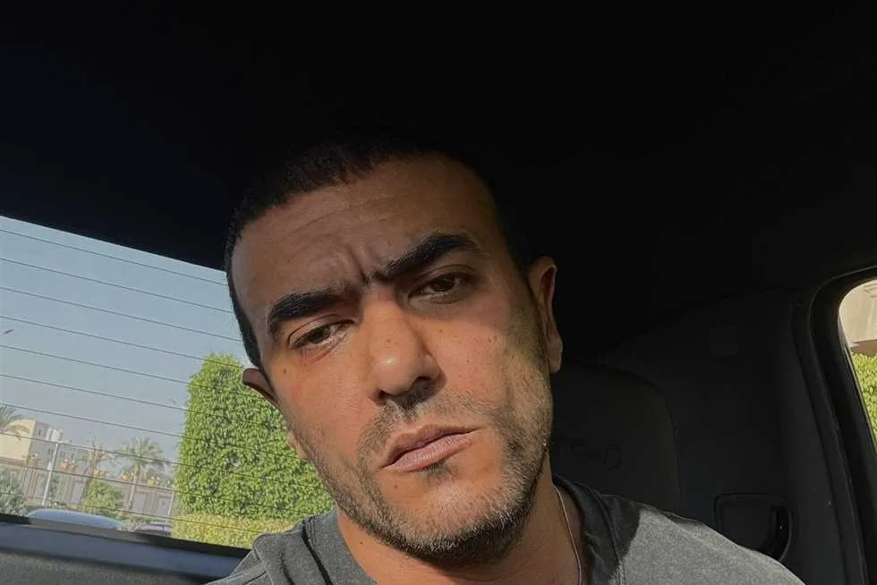 أول رد فعل من أحمد العوضي بعد تقديم الأضحية بين أهالي عين شمس (فيديو) أول رد فعل من أحمد العوضي بعد تقديم الأضحية بين أهالي عين شمس (فيديو)