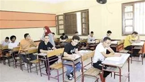 إحالة مراقب للتحقيق بعد توثيقه امتحان العلوم.. وإلغاء امتحان لطالب وطالبة في المنوفية إحالة مراقب للتحقيق بعد توثيقه امتحان العلوم.. وإلغاء امتحان لطالب وطالبة في المنوفية