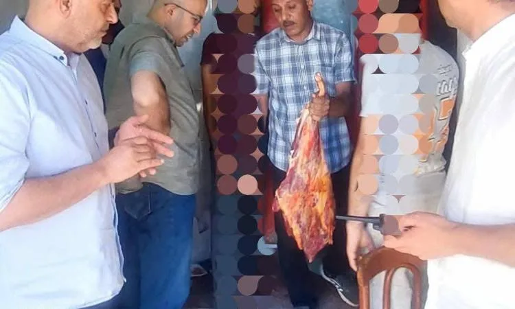 إحباط عملية تهريب أكثر من 107 أطنان من اللحوم غير الصالحة للاستهلاك البشري وتحرير 863 مخالفة. إحباط عملية تهريب أكثر من 107 أطنان من اللحوم غير الصالحة للاستهلاك البشري وتحرير 863 مخالفة.