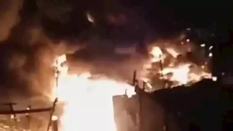 إخماد حريق في فريزر للخضروات بسوق العبور إخماد حريق في فريزر للخضروات بسوق العبور
