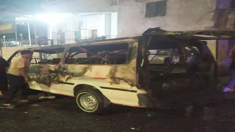 إخماد حريق في ميكروباص بالقرب من موقف السويس إخماد حريق في ميكروباص بالقرب من موقف السويس
