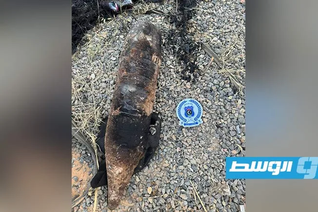 إزالة آثار الحرب من طريق المطار في طرابلس إزالة آثار الحرب من طريق المطار في طرابلس