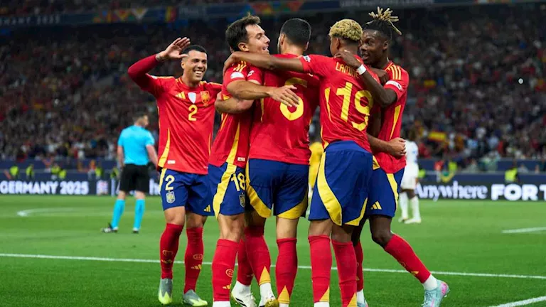 إسبانيا تتأهل إلى نهائي دوري الأمم الأوروبية على حساب فرنسا إسبانيا تتأهل إلى نهائي دوري الأمم الأوروبية على حساب فرنسا
