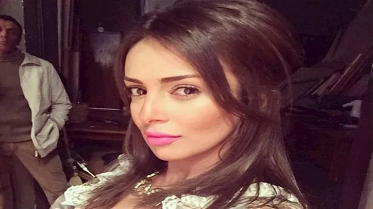 إسراء عبدالفتاح تحتفل بعيد الأضحى بارتداء “إسدال” الصلاة إسراء عبدالفتاح تحتفل بعيد الأضحى بارتداء “إسدال” الصلاة