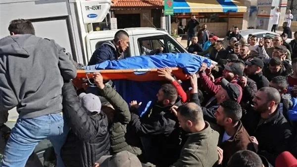 إصابة آخرين واستشهاد 11 فلسطينيًا، من بينهم أطفال، في غارة إسرائيلية على غزة. إصابة آخرين واستشهاد 11 فلسطينيًا، من بينهم أطفال، في غارة إسرائيلية على غزة.