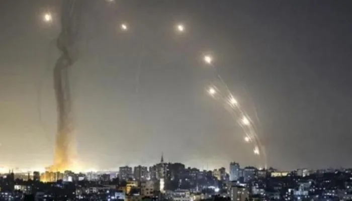 إصابة ثلاثة أطفال فلسطينيين بشظايا صاروخ أُطلق من اليمن إصابة ثلاثة أطفال فلسطينيين بشظايا صاروخ أُطلق من اليمن