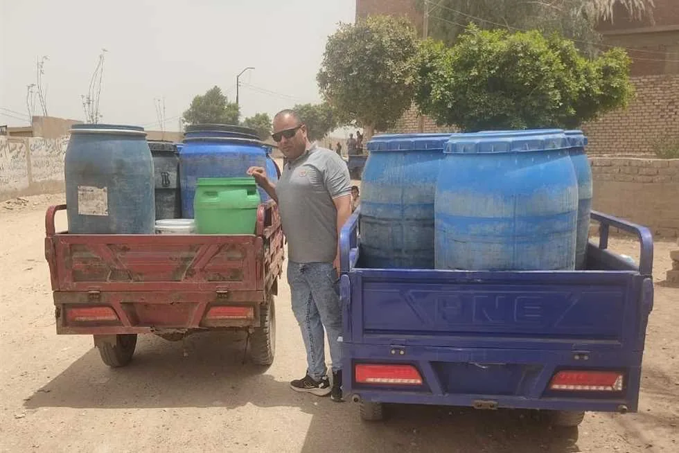 إغلاق مصنع زيت غير مرخص في بني سويف وضبط 8 أطنان من المواد المخالفة. إغلاق مصنع زيت غير مرخص في بني سويف وضبط 8 أطنان من المواد المخالفة.